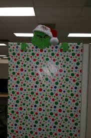 Don't go the theme depicted in the picture. 25 Christmas Theme Office Decoration Ideas You Just Have To Check Out Now Collagecab