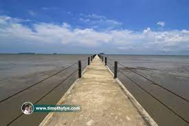 Pantai ini terdapat pelbagai kemudahan.antara kemudahan terletak di pantai ini antaranya ianya mempunyai tempat letak kereta yang luas yang terletak berhampiran medan selera pantai murni yang merupakan medan selera yang menyediakan makanan laut untuk pengunjung yang. Pantai Murni Yan Kedah