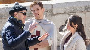 Voir plus d'idées sur le thème robin des view and download jamie foxx & taron egerton in robin hood 2018 4k ultra hd mobile wallpaper for free on your mobile phones, android. Robin Hood Le Tournage Est Lance Avec Taron Egerton Photos Allocine