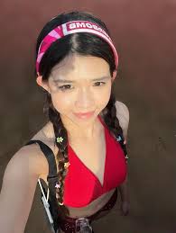 Waterbomb PLOG🧩 1. yeah为了美穿了高跟靴站了7个小时2. 因为红色穿搭选了pink team刚好也是minho team  好巧！ 3. 房东帮我绑的