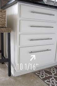 Pin By Elisa Vita On Kitchen Kitchen Cabinet Hardware Kitchen Drawer Pulls Kitchen Cabinet Handles