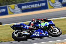 Miguel oliveira (ktm) foi o segundo a cortar a linha de meta do grande prémio de itália, mas acabou por ser penalizado por exceder os limites de pista na última volta, uma decisão algo polémica, mas que ainda assim não retira o primeiro pódio do português esta temporada. Pagina 142 Tomada De Tempo