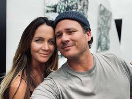 This adorable pic of #TomDeLonge & his wife Marie is proof it's going to be  a good week 🖤❤️ 📸: @tomdelonge