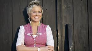 Hier stellen wir euch alle bauern von 'bauer sucht frau' 2020 vor. Bauer Sucht Frau Das Grosse Wiedersehen 2019 Hat Bauer Michael Seine Carina Betrogen Diese Paare Sind Noch Zusammen News De