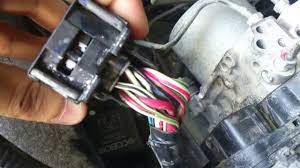 Renault saab saturn scion ssang yong subaru suzuki toyota volvo уаз патриот (диз.iveco) уаз (bosh me17) volga siber. How To Remove Abs On Toyota Hilux 2011 Youtube