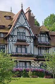 Deauville Normandie Frankreich In 2020 Architecture Medieval Houses Architecture Details