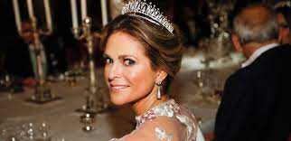 Prinsessan madeleine är nummer åtta i den svenska tronföljden efter kronprinsessan victoria, prinsessan estelle, prins oscar, prins carl philip, prins alexander, prins gabriel och prins julian. Darfor Syns Prinsessan Madeleine Sa Lite Allt Om Kungligt