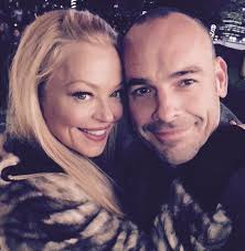 According to our records, she has no children. Charlotte Ross On Twitter Comic Actor Team Arrow Stephen Amell And Emily Bett Rickards