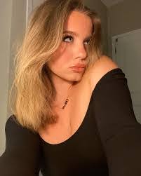 Olivia Maclean's Instagram, Twitter & Facebook