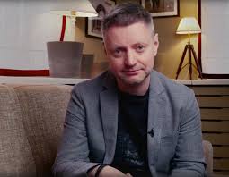Пивоваров бывший корреспондент и ведущий новостей на канале нтв, продюсер холдинга «стс медиа». Zhurnalist Aleksej Pivovarov Snimaet V Orenburge Film O Nasledii Gagarina Novosti Ufa Utv