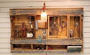 Du mobilier de jardin au buffet en passant par un meuble de salle de bains en bois de palette. Recyclage Comment Creer Des Meubles Originaux Avec Des Palettes En Bois Vivre Demain