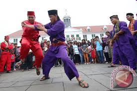 Topeng adalah salah satu jenis teater rakyat betawi. Gebyar Budaya Betawi Buktikan Antusiasme Tanpa Batas Antara News