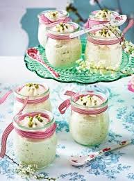 Weisse Schokomousse Mit Pistazien Rezept Einfacher Nachtisch Pistazien Dessert Pistazien