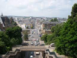 24 heures du mans) ist ein langstreckenrennen für sportwagen, das vom automobile club de l'ouest (aco) in der nähe der französischen stadt le mans veranstaltet wird. Datei Le Mans Nord Vue Du Tunnel Jpg Reisefuhrer Auf Wikivoyage