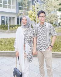 Trend baju gamis brokat modern dan terbaru 2020 cocok buat kondangan dan lebaran | bisa couple. 10 Inspirasi Baju Couple Muslim Ala Selebgram Ayu Indriati Dan Suami