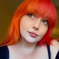 Mindy Moon's Instagram, Twitter & Facebook