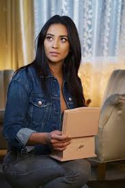 What 'pretty little liars' star shay mitchell actually eats in a day. Shay Mitchell Took Prop From Pretty Little Liars Set Popsugar Entertainment