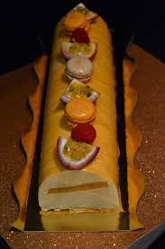 Ma Buche Mousse Abricot Insert Mangue Et Passion Sur Un Biscuit Daquoise A La Pistache Depaysement Assure Christmas Cake Eat Dessert Desserts