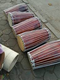 Gendang panjang (provinsi riau) terbuat dari kayu mahoni untuk kerangkanya, dan dilubangi pada bagian atasnya, kemudian diselimuti dengan kulit kerbau atau sapi. Jual Gendang Jambi Gendang Sumatra Gendang Panjang Di Lapak Wans Z Seni 1 Bukalapak