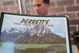 La reserva india de wind river es una locación poco dócil y se resiste a pasar a un segundo plano. Salida Y Puesta De Sol De Reserva India De Wind River Wyoming Ee Uu