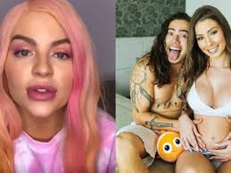 Embaixo de seus olhos, nas duas bochechas, é possível ler a frase live like a warrior. Luisa Sonza Fala Da Gravidez De Maria Lina Namorada De Whindersson