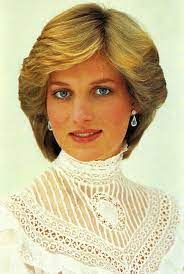 Ihr früher tod und ihre tragische liebe berührten diana, seit ihrer hochzeit mit dem britischen thronfolger charles prinzessin von wales. Stylish Wie Prinzessin Diana So Geht S Ladenzeile