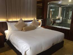 Ianya telah diberi sentuhan khusus umpama sebuah bilik hotel 5 bintang. Luar Macam Setinggan Dalam 5 Star The Reporter