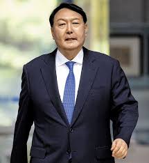 윤석열 검찰총장 측이 17일 법원에 '정직 2개월' 징계 처분의 효력을 중단해달라는 집행정지 신청을 접수할 계획이라고 밝혔다.앞서 추 장관이 문 대통령에게 사의를 표. Psgsda3wkyvrm