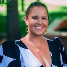 Elisa Hunter's Instagram, Twitter & Facebook