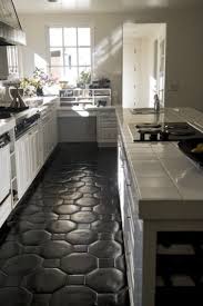 Comment Camoufler Et Cacher Un Sol En Carrelage Renovation Meuble Cuisine Peinture Carrelage Plancher Peint