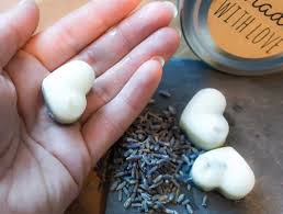 Glorex bietet die grundkomponenten zur herstellung von badekugeln und französisches badesalz. Badezusatz Selber Machen So Einfach Geht S We Go Wild