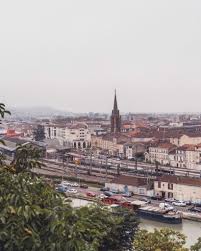 It is made up of a network of regional television services providing daily news programming and around ten hours of entertainment and cultural programming. A Guide To The Best Things To Do In Agen Nouvelle Aquitaine Solosophie