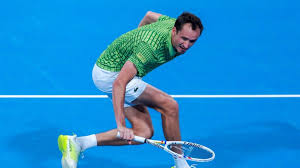 Medvedev vence em Doha, Alcaraz estreia na terça às 13h30