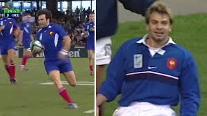 Aí vem falar que bola na mão é pênalti tá na regra mas a regra só é seguida dependendo pra qual time ela se aplica. Stunning And Emotional New Video Shows Just How Good Dominici Was In His Prime Rugby Onslaught