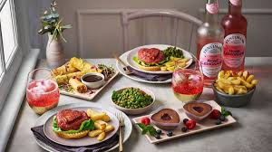 How to make chicken and chorizo pasta with spinach. Valentine S Day 2021 Supermarket Dine In Deals From M S Tesco Morrisons Asda And More Manchester Evening News