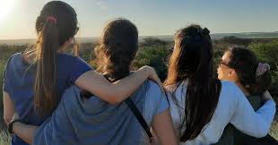 Siempre estan, a veces toca a la distancia... pero hoy en el mismo punto  geografico ❤ Gracias por compartir esta partecita de mi vida tan importante  para mi ❤ Las adoro!!! Las