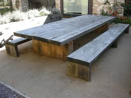 Sie müssen auch stabil gebaut und beständig gegen witterungseinflüsse sein, wenn sie den tisch nicht vor jedem regenschauer ins haus holen wollen. Gartentisch Selber Bauen Anleitung Diy Garten Haus Garten Mobel Zenideen