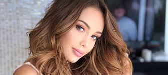 La star a demandé de l'aide à ses fans pour. Nabilla Is Showing Up To Tease Her Brand S Novelties Somag News