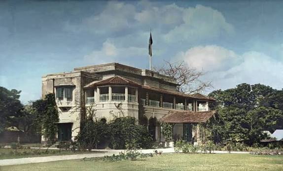 Dak Bungalow, India, c.1875— A solitary colonial rest house, one of thousands built across British India to serve the dak (postal) network. Constructed of brick and lime plaster with a high-pitched, tiled