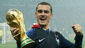 The 2018 ballon d'or was the 63rd annual award ceremony recognising the best footballer in the world for 2018. Weltfussballer Wahl Antoine Griezmann Kritisiert Besetzung Der Shortlist Goal Com