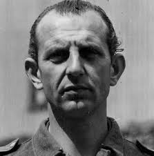 Wilhelm Wagner ankommer Norge for å lede Gestapos kontor for jøder,  frimurere og kirkespørsmål. Wagner kommer helt fra starten av sitt virke i  Norge til å