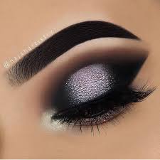 Black And Silver Smokey Eye Dramatic Modern Smokey Eye Black Dark Eye Shadow With Silver Glitter Flakes Live T Maquillaje Ojos Negros Maquillaje De Ojos Ahumados Maquillaje Ojos Dorados