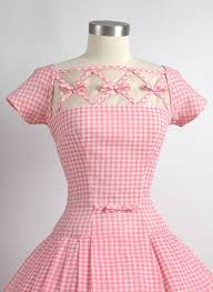 This Pink Gingham Dress Has Wonderful Lattice Work Trim At The Neckline Com Imagens Vestidos Vintage Vestidos Estilosos Vestidos Infantis