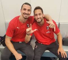 Başarılı bir kariyeri olan hakan çalhanoğlu türk milli takımda ve milan'da futbol kariyerine devam etmektedir. Liya Nin Babasi Ibra Nin Kankasi Hakan Calhanoglu Kronos News Bagimsiz Haber Sitesi