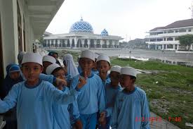 Menjadi hamba allah yang sholih dan sholihah, pandai bersyukur, taat kepada allah swt, rasulullah lebih dekat dengan kami dapat melalui informasi kami disini. Staff Mi Al Fithrah Surabaya