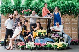 Fredericksburg flowers ei tegutse valdkondades muu ostlemine, kingitused, kaardid ja pidu tarvikud, pulmapoed, lilleseadjad. Guests Dine Under Tulip Chandeliers At Bloomia Usa American Grown Flowers