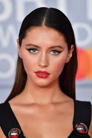 Reddit gives you the best of the internet in one place. Iris Law Jude Law S Daughter Has Shaved Her Head Vogue Paris