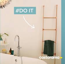Diy Fabriquez Un Porte Serviettes Echelle En Bois Et Cuivre Un Seche Serviettes So Chouette Et Ult Porte Serviette Porte Serviette Echelle Echelle Bois Deco