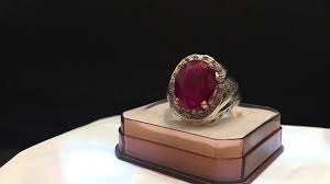 ويختلف الياقوت من لونه الأحمر إلى اللون الأحمر الفاتح اللون وهو ينتمي إلى معدن الكوروند والذي هو عبارة عن أكسيد الألومنيوم. Ø®Ø§ØªÙ… ÙŠØ§Ù‚ÙˆØª Ø§ÙØ±ÙŠÙ‚ÙŠ Youtube