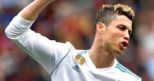 Gary neville paid tribute to 'exceptional' cristiano ronaldo after he became the first player in history to feature in five different european championships. Cristiano Ronaldo Schimpfte Uber Gary Neville Das War Der Grund